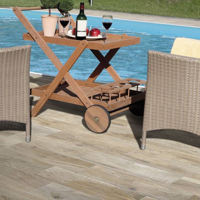 Wood effect stoneware